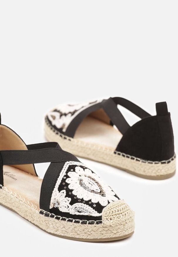 Renee - Czarne Haftowane Espadryle z Elastycznymi Paskami na Podeszwie z Plecionki Fodamira. Okazja: na co dzień. Nosek buta: okrągły. Zapięcie: pasek. Kolor: czarny. Materiał: koronka. Wzór: haft. Sezon: lato. Styl: casual