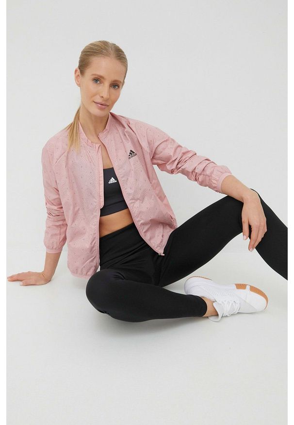 adidas Performance wiatrówka Run Fast kolor różowy przejściowa. Kolor: różowy. Materiał: tkanina, materiał. Wzór: ze splotem