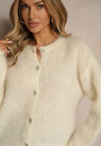 Renee - Jasnobeżowy Kardigan z Moheru w Eleganckim Stylu Koriano. Kolor: beżowy. Materiał: moher. Długość rękawa: długi rękaw. Długość: długie. Styl: elegancki #4