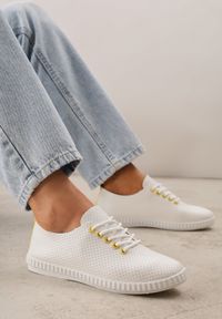 Born2be - Żółte Minimalistyczne Tenisówki z Imitacji Skóry z Drobną Perforacją Lalosa. Okazja: na co dzień. Zapięcie: sznurówki. Kolor: żółty. Materiał: skóra. Styl: casual, klasyczny #8