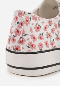 Renee - Różowe Casualowe Trampki w Kwiatki Foleriella. Okazja: na co dzień. Kolor: różowy. Materiał: jeans. Szerokość cholewki: normalna. Wzór: kwiaty. Obcas: na płaskiej podeszwie. Styl: casual #8