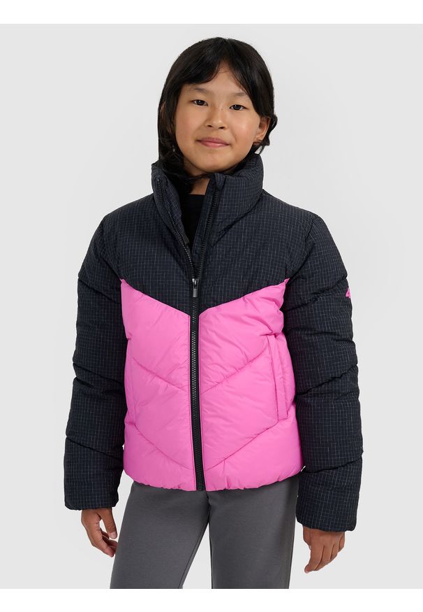 4f - 4F Kurtka puchowa z wypełnieniem syntetycznym dziewczęca - różowa 152 (11-12 lat). Okazja: na co dzień. Typ kołnierza: kołnierzyk stójkowy. Kolor: różowy. Materiał: puch, syntetyk. Wzór: gładki. Sezon: lato. Styl: casual
