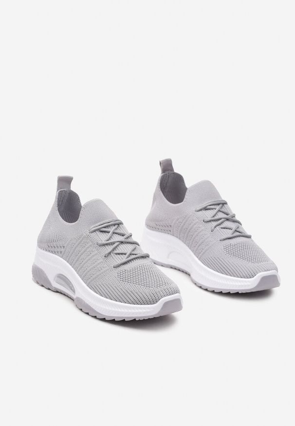 Born2be - Szare Wsuwane Buty Sportowe z Elastyczną Cholewką i Ozdobną Wstawką na Podeszwie Moonsara. Okazja: na co dzień. Nosek buta: okrągły. Zapięcie: bez zapięcia. Kolor: szary. Materiał: jeans. Szerokość cholewki: normalna. Sport: fitness