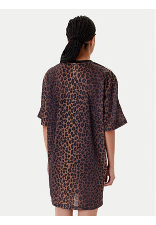 Adidas - adidas Sukienka codzienna Leopard JW7311 Brązowy Regular Fit. Okazja: na co dzień. Kolor: brązowy. Materiał: syntetyk. Typ sukienki: proste. Styl: casual