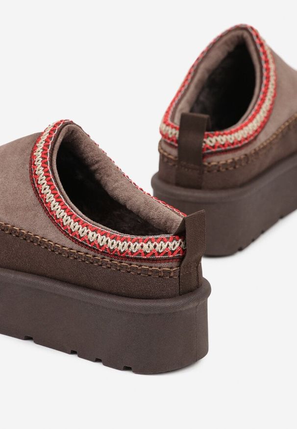 Born2be - Ciemnobrązowe Śniegowce Ocieplone na Platformie z Ozdobnym Wyszywaniem Reitenna. Okazja: na co dzień. Kolor: brązowy. Materiał: jeans. Obcas: na platformie. Styl: elegancki, klasyczny, casual