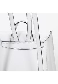 Wittchen - Damski plecak skórzany dwukomorowy prosty. Kolor: biały. Materiał: skóra. Wzór: aplikacja #5