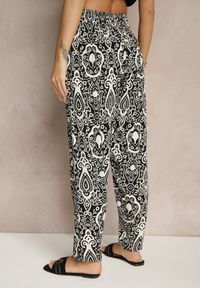 Renee - Czarne Wiskozowe Spodnie High Waist Zdobione Ornamentalnym Printem Jenavitha. Stan: podwyższony. Kolor: czarny. Materiał: wiskoza. Wzór: aplikacja, nadruk. Sezon: lato, wiosna. Styl: klasyczny, elegancki #5