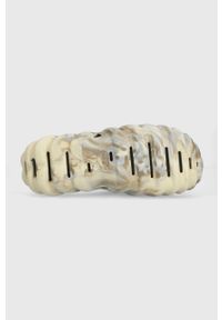 Crocs klapki Echo Marbled Slide kolor beżowy 208467 208467.2Y3-2Y3. Kolor: beżowy. Materiał: materiał, guma #2