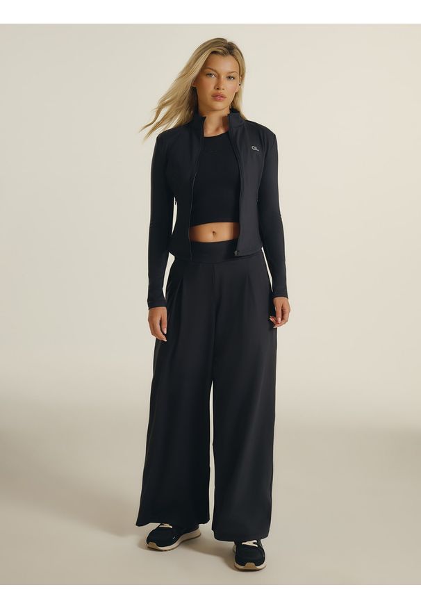 4f - 4F Bluza slim bez kaptura damska 4F x Anna Lewandowska - czarna M. Okazja: na co dzień. Typ kołnierza: bez kaptura. Kolor: czarny. Materiał: materiał, skóra. Styl: casual, sportowy