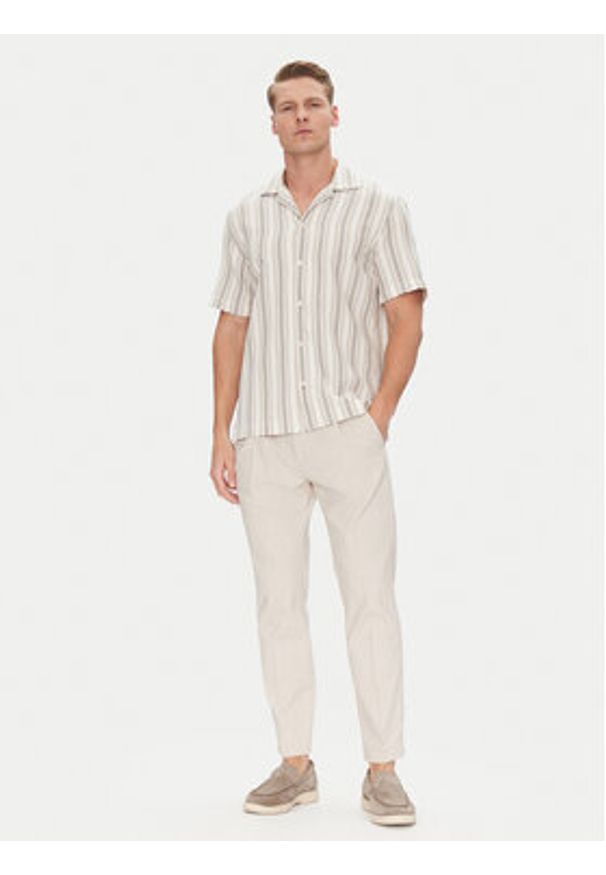 JOOP! Jeans Chinosy 15 JJF-100Lead2 30046561 Beżowy Loose Fit. Kolor: beżowy. Materiał: bawełna