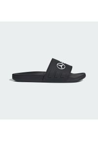 Adidas - Klapki Mercedes - AMG Petronas Formula One Team adilette Comfort. Kolor: biały, wielokolorowy, czarny. Styl: klasyczny