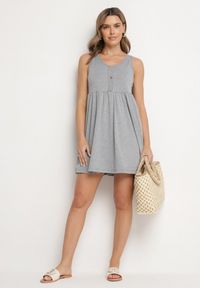 Born2be - Jasnoszara Sukienka o Rozkloszowanym Kroju na Szerokich Ramiączkach z Guzikami Jenovira. Okazja: na co dzień. Kolor: szary. Długość rękawa: na ramiączkach. Styl: casual #3