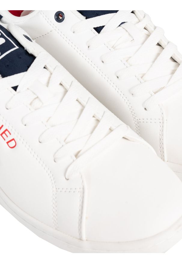 Fila Sneakersy "Crosscourt 2" | FFM0195 | Mężczyzna | Biały. Nosek buta: okrągły. Kolor: biały. Materiał: skóra ekologiczna