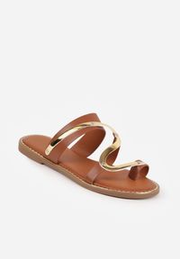 Renee - Jasnobrązowe Klapki Japonki z Paskiem na Palec Zdobione Metaliczną Aplikacją Trisgeiros. Okazja: na co dzień. Kolor: brązowy. Wzór: aplikacja. Sezon: lato. Styl: casual #5