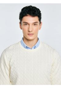 Big-Star - Sweter męski ze splotem warkoczowym i haftem kremowy Niser 100. Kolor: biały. Materiał: bawełna. Wzór: haft, ze splotem. Styl: klasyczny, elegancki #4