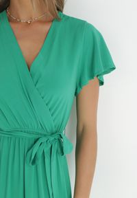 Born2be - Zielona Sukienka Diomeira. Kolor: zielony. Materiał: tkanina. Wzór: gładki, jednolity. Typ sukienki: kopertowe. Styl: klasyczny, elegancki. Długość: maxi