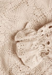 Born2be - Beżowa Sukienka w Rustykalnym Stylu z Haftowanej Tkaniny z Bawełną Delogana. Okazja: na co dzień. Kolor: beżowy. Materiał: tkanina, bawełna. Wzór: haft. Typ sukienki: rozkloszowane, proste. Styl: casual, elegancki #7