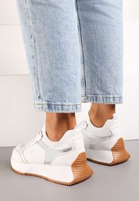 Renee - Białe Sneakersy ze Skarpetkową Cholewką Willowa. Okazja: na co dzień. Nosek buta: okrągły. Kolor: biały. Materiał: jeans, materiał. Szerokość cholewki: normalna. Wzór: gładki