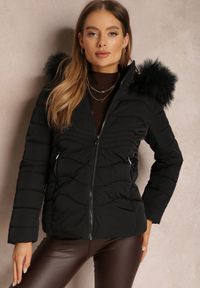 Renee - Czarna Kurtka Pikowana z Futrzanym Kapturem Moli. Kolor: czarny. Materiał: futro. Sezon: jesień, zima. Styl: elegancki