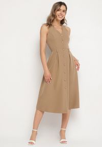 Born2be - Ciemnobeżowa Sukienka na Szyję z Ozdobnymi Guzikami Folorea. Kolor: beżowy #1