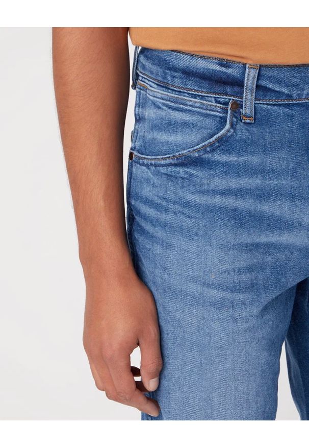Wrangler - WRANGLER RIVER MĘSKIE SPODNIE JEANSOWE SMOKE SEA W17TYLZ71 112331074