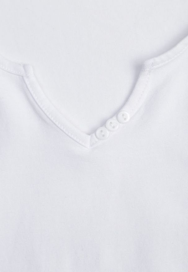 Renee - Biały T-shirt Amarhyse. Okazja: na co dzień. Kolor: biały. Materiał: bawełna, materiał. Długość rękawa: krótki rękaw. Długość: krótkie. Wzór: aplikacja. Styl: casual