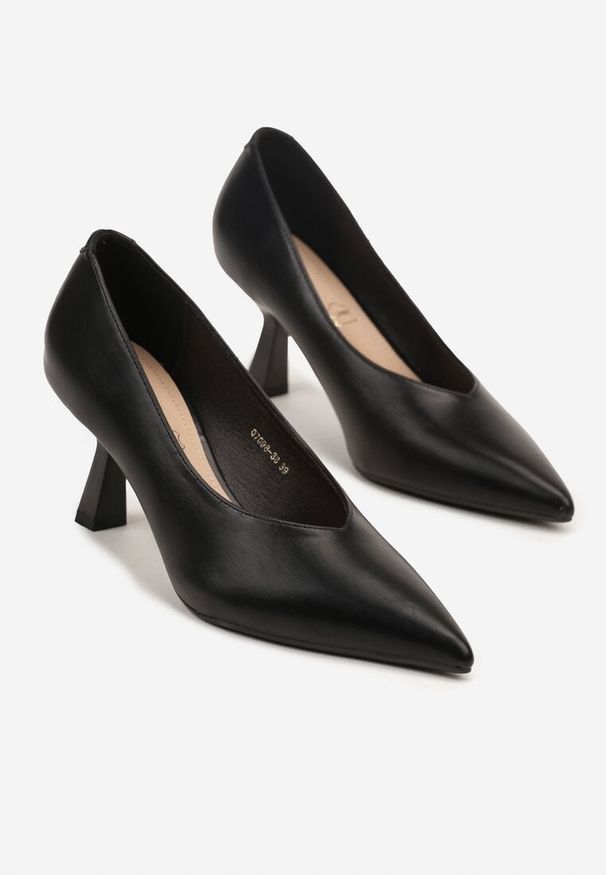 Renee - Czarne Czółenka Vices na Kaczuszce z Wkładką ze Skóry Naturalnej Zaisse. Okazja: do pracy, na spotkanie biznesowe. Kolor: czarny. Materiał: skóra. Obcas: na szpilce. Styl: klasyczny, biznesowy