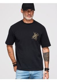 Ombre Clothing - Koszulka męska z aplikacją pająka z kamieni i złotych koralików - czarna V1 - Rozmiar: L. Okazja: na co dzień. Kolor: czarny. Materiał: jeans, dzianina, bawełna, materiał, elastan, jersey. Długość rękawa: krótki rękaw. Długość: krótkie. Wzór: aplikacja. Styl: casual #1