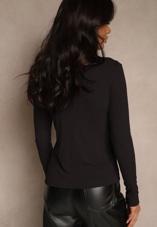 Renee - Czarna Klasyczna Bluzka Longsleeve z Golfem Raleia. Okazja: na co dzień. Typ kołnierza: golf. Kolor: czarny. Długość rękawa: długi rękaw. Styl: klasyczny