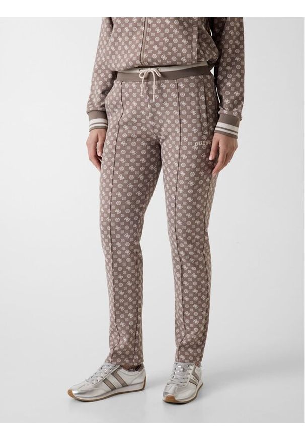 Guess Spodnie materiałowe 176829 Brązowy Slim Fit. Kolor: brązowy. Materiał: materiał
