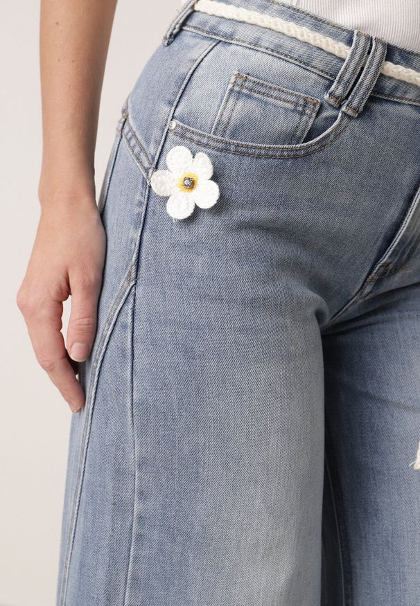 Born2be - Niebieskie Jeansy z Bawełną o Szerokim Kroju z Wysokim Stanem i Sznurkowym Paskiem Ianaia. Okazja: na co dzień. Stan: podwyższony. Kolor: niebieski. Styl: klasyczny, casual