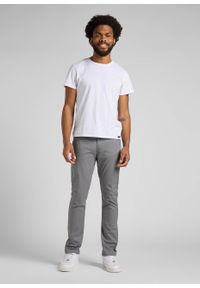 Lee - LEE SLIM CHINO MĘSKIE SPODNIE MATERIAŁOWE STEEL GREY L71LTY65. Materiał: materiał