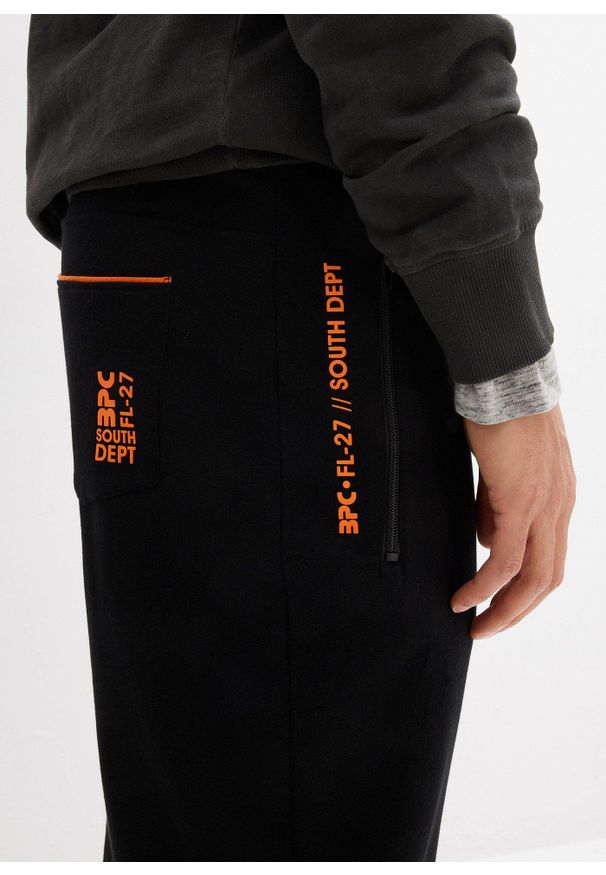 bonprix - Spodnie sportowe z praktycznymi kieszeniami zapinanymi na zamek. Kolor: czarny. Styl: sportowy
