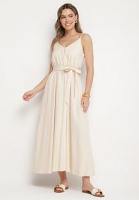 Born2be - Beżowa Sukienka z Wiskozą i Bawełną Ozdobiona Paskiem Saviliae. Kolor: beżowy. Materiał: bawełna, wiskoza. Długość rękawa: na ramiączkach. Wzór: aplikacja. Styl: elegancki #1