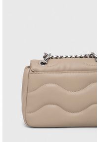 Hugo - HUGO torebka kolor beżowy. Kolor: beżowy. Materiał: pikowane. Rodzaj torebki: na ramię #5