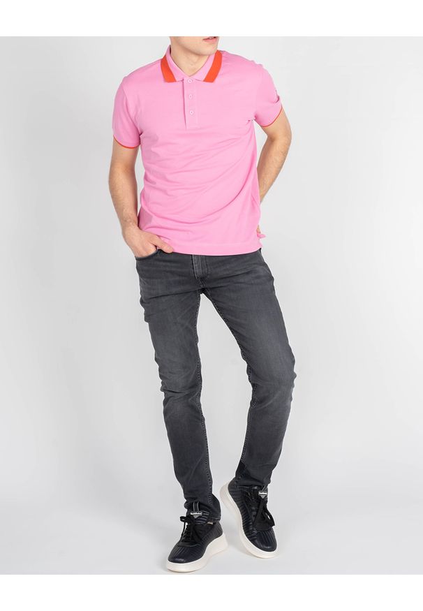 Invicta Koszulka Polo | 4452240 / U | Mężczyzna | Różowy. Okazja: na co dzień. Typ kołnierza: polo. Kolor: różowy. Materiał: bawełna. Długość rękawa: krótki rękaw. Wzór: aplikacja. Styl: klasyczny, casual