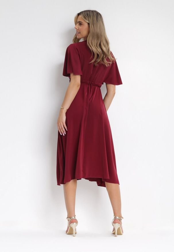 Born2be - Bordowa Rozkloszowana Sukienka Midi z Kopertowym Dekoltem i Gumką w Talii Muntani. Kolor: czerwony. Długość rękawa: krótki rękaw. Typ sukienki: kopertowe. Długość: midi