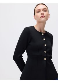 Reserved - Sweter z ozdobnymi guzikami - czarny. Kolor: czarny. Materiał: dzianina, wiskoza
