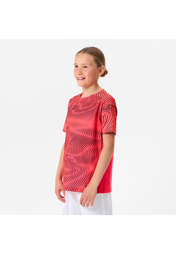 KIPSTA - Koszulka piłkarska dla dzieci Kipsta Club Wavy. Kolor: czerwony, różowy, wielokolorowy, czarny. Materiał: tkanina, poliester, materiał. Sezon: lato. Sport: piłka nożna