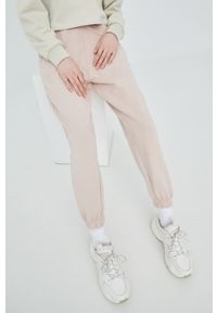 Karl Kani spodnie dresowe bawełniane kolor różowy gładkie. Stan: podwyższony. Kolor: różowy. Materiał: dresówka, bawełna. Wzór: gładki