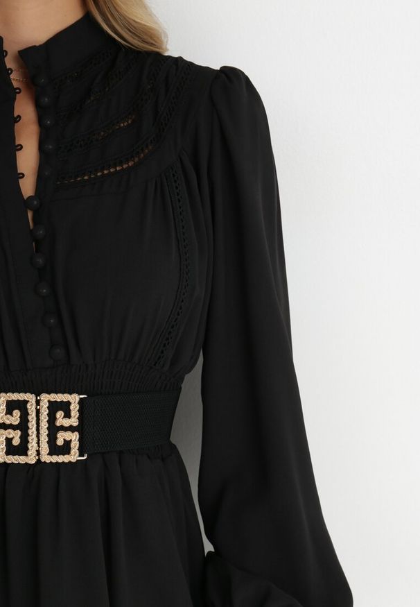 Born2be - Czarna Sukienka Laodyle. Typ kołnierza: kołnierzyk stójkowy. Kolor: czarny. Materiał: poliester, tkanina, koronka. Długość rękawa: długi rękaw. Wzór: ażurowy. Styl: elegancki, retro. Długość: maxi