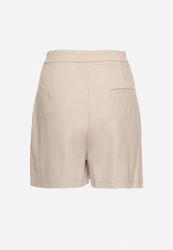 Born2be - Beżowe Garniturowe Szorty z Wiskozą z Wysokim Stanem i Zakładkami Rievere. Okazja: na co dzień. Stan: podwyższony. Kolor: beżowy. Materiał: wiskoza. Długość: krótkie. Styl: casual, elegancki