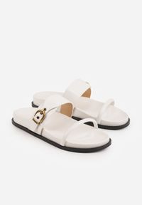 Renee - Białe Klapki Ozdobione Paskami i Metaliczną Klamrą Ophiusi. Okazja: na co dzień. Kolor: biały. Materiał: jeans. Wzór: aplikacja. Styl: casual #6