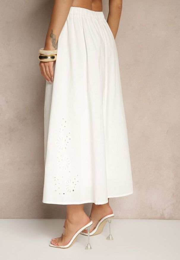Renee - Biała Rozkloszowana Spódnica z Bawełny z Haftowanymi Detalami Tolanisse. Okazja: na co dzień. Kolor: biały. Materiał: bawełna. Wzór: haft. Styl: casual, elegancki, klasyczny