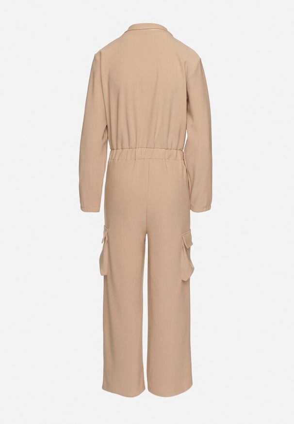 Born2be - Ciemnobeżowy Kombinezon Utility z Szerokimi Nogawkami o Taliowanym Kroju Liarose. Okazja: na co dzień. Kolor: beżowy. Materiał: tkanina. Styl: casual