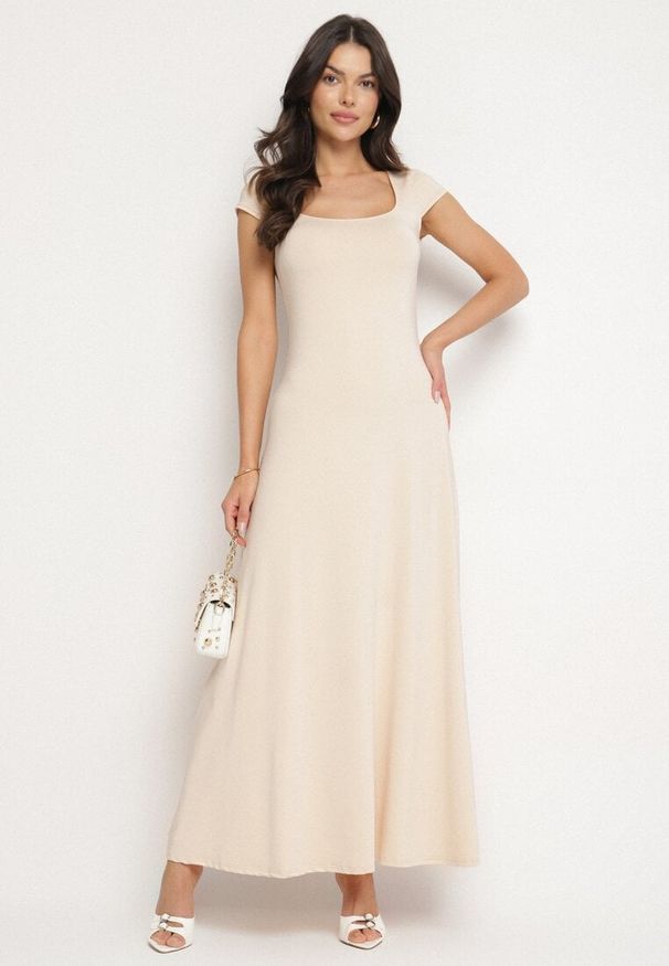 Born2be - Jasnobeżowa Sukienka z Wiskozą o Rozkloszowanym Kroju z Kwadratowym Dekoltem Nalireina. Okazja: na co dzień. Typ kołnierza: dekolt kwadratowy. Kolor: beżowy. Materiał: wiskoza. Typ sukienki: proste, rozkloszowane. Styl: casual, klasyczny