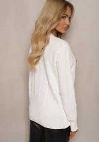 Renee - Biały Kardigan z Ozdobnymi Guzikami i Ściągaczami Zymira. Okazja: na co dzień. Kolor: biały. Styl: casual #5