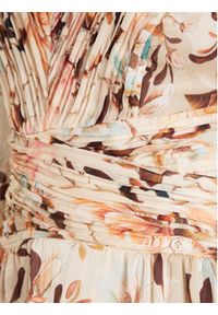 Guess Sukienka koktajlowa W5YK20 WDW82 Beżowy Regular Fit. Kolor: beżowy. Materiał: syntetyk. Styl: wizytowy