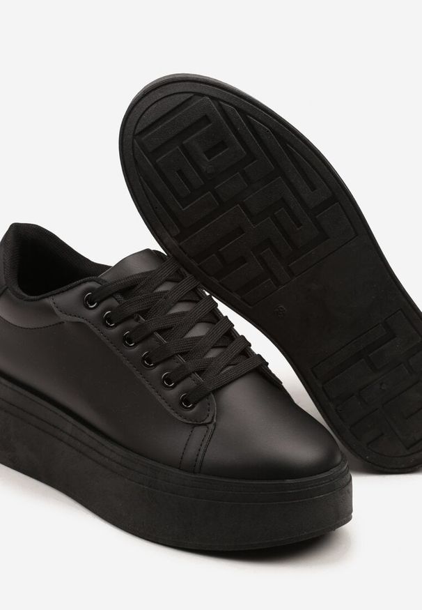 Born2be - Czarne Klasyczne Sneakersy na Grubej Podeszwie Tosirra. Okazja: na co dzień. Kolor: czarny. Materiał: jeans