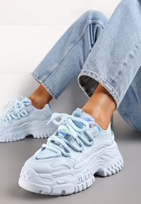 Renee - Niebieskie Sneakersy z Podwójnymi Sznurówkami i Tłoczoną Platformą Luppoa. Kolor: niebieski. Materiał: jeans, dzianina. Obcas: na platformie #1